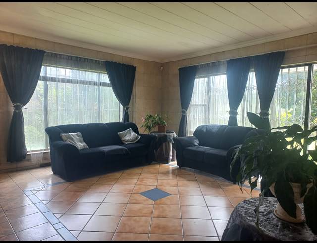 3 BEDROOM FREEHOLD FOR SALE IN RENSBURG